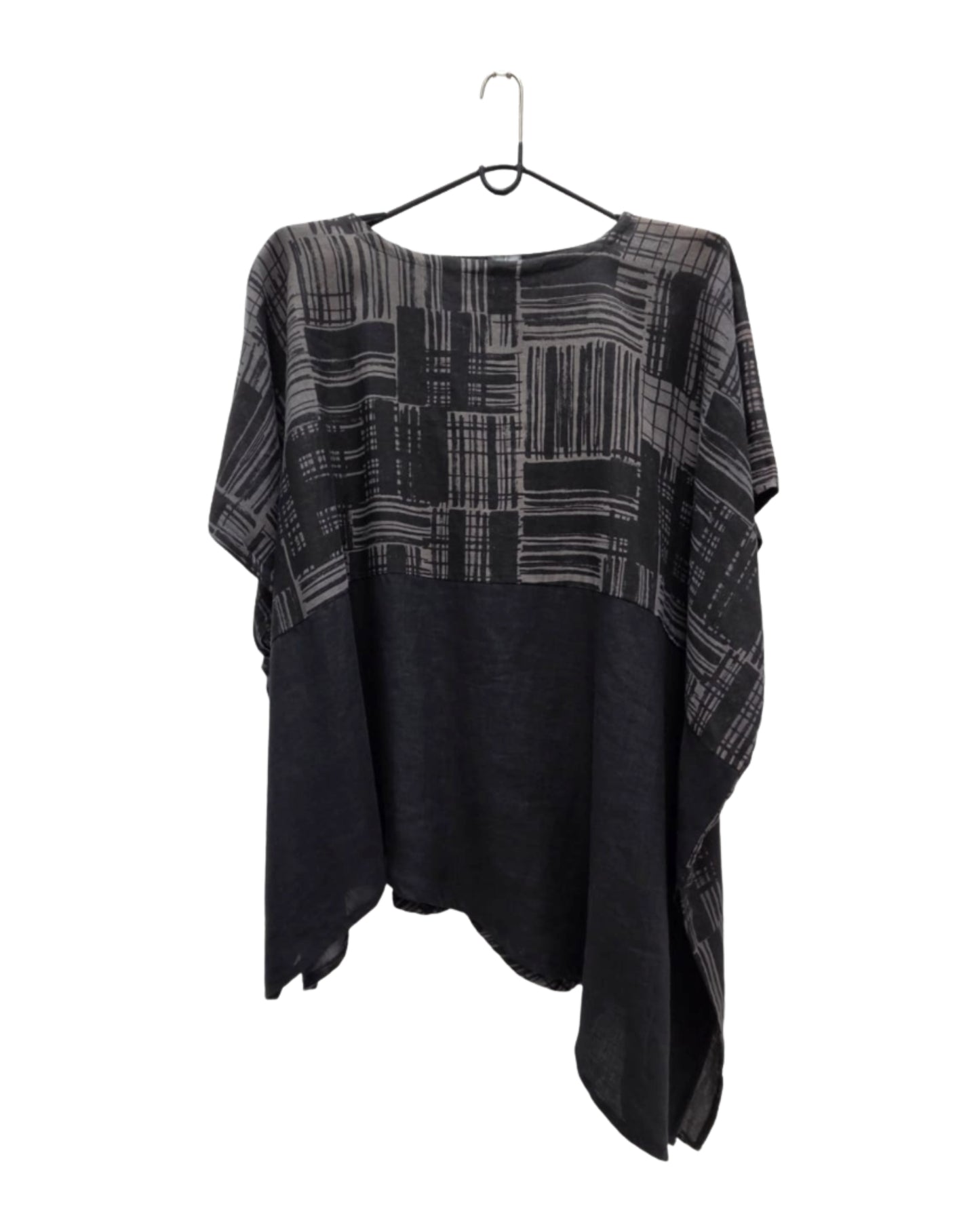 The jen kahn Blocked Linen Top in black and slate print pure linen displayed on a hanger.
