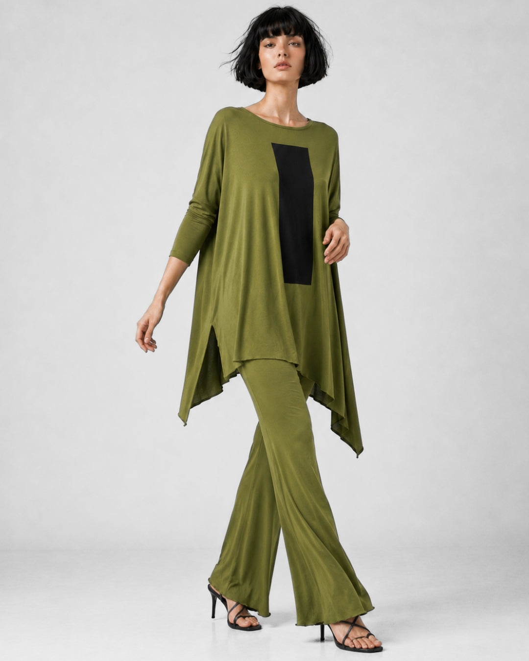 jen kahn Column Jersey Knit Top in Pistachio with black column print, styled with matching flared jersey pants.