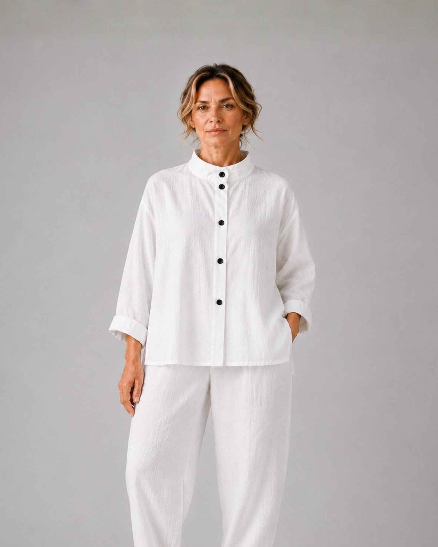 Woman wearing the jen kahn High Collar Linen Shirt in white pure linen with a structured collar and button-front detail.