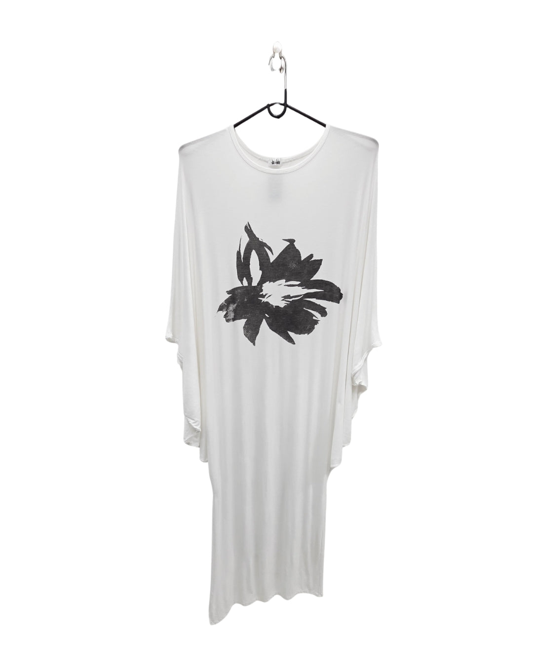 Jen Kahn printed batwing jersey dress in white with black front print