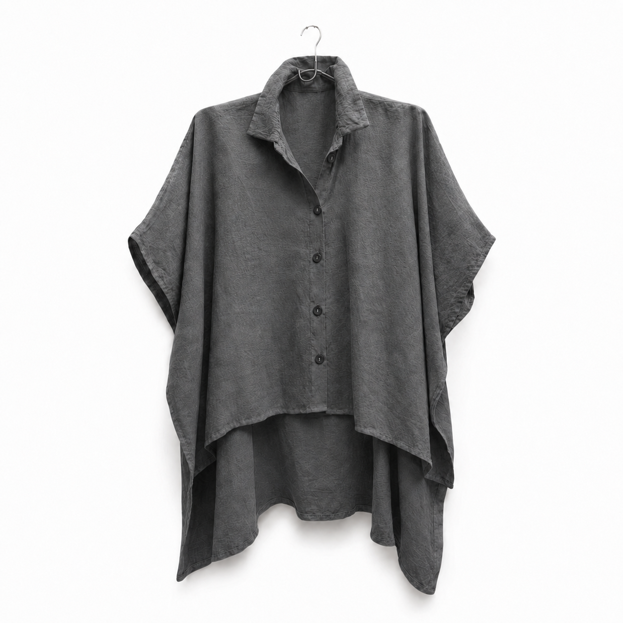 jen kahn Tokyo Linen Shirt in Anthracite made from pure linen with a classic shirt collar, relaxed box-cut silhouette, high-low hem and deep side slits.