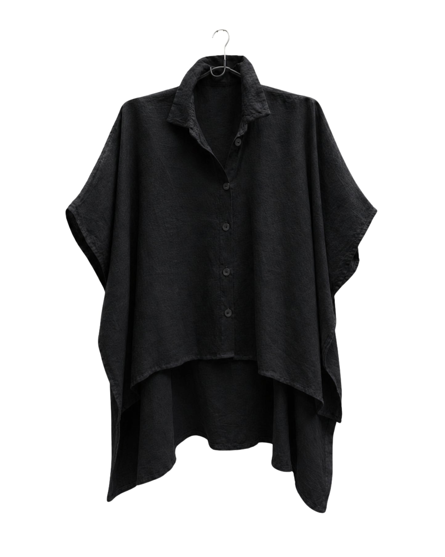 jen kahn Tokyo Linen Shirt in Black made from pure linen with a classic shirt collar, relaxed box-cut silhouette, high-low hem and deep side slits.