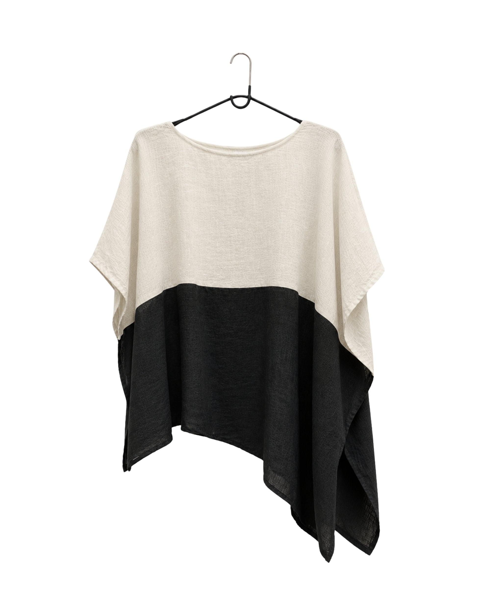 The jen kahn Blocked Linen Top in natural and black pure linen displayed on a hanger.